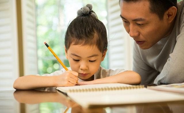 家庭教育套路:小学多陪、衡水初中少陪、高中不陪,老师:高中也要陪
